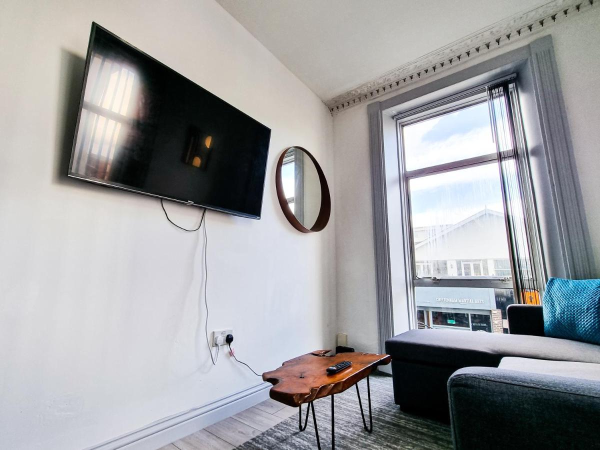 Newly Refurbished Flat In Central Cheltenham With Parking Kültér fotó