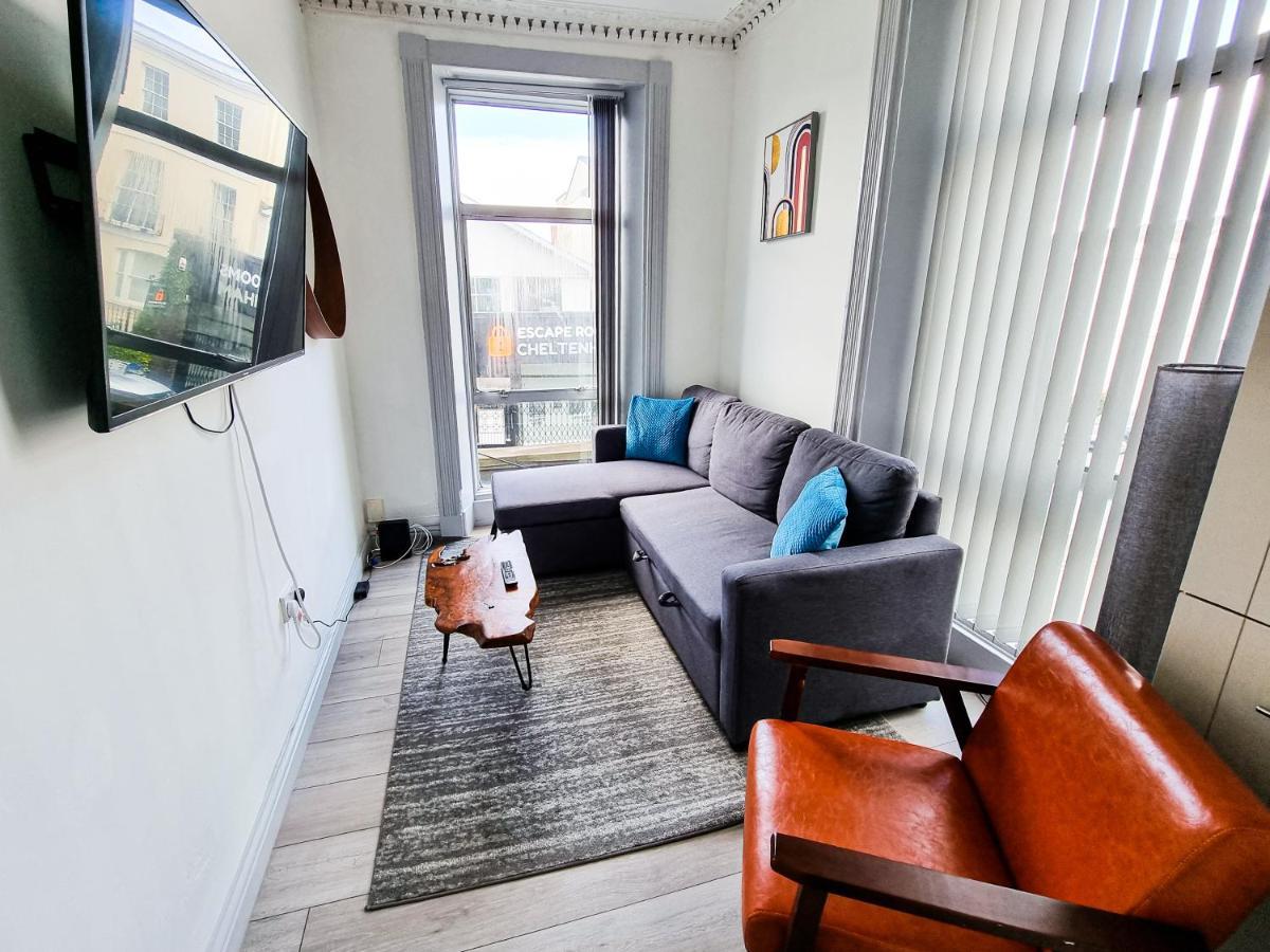 Newly Refurbished Flat In Central Cheltenham With Parking Kültér fotó