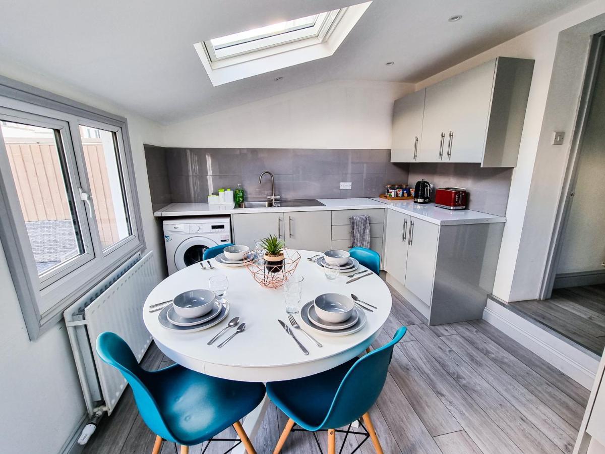 Newly Refurbished Flat In Central Cheltenham With Parking Kültér fotó